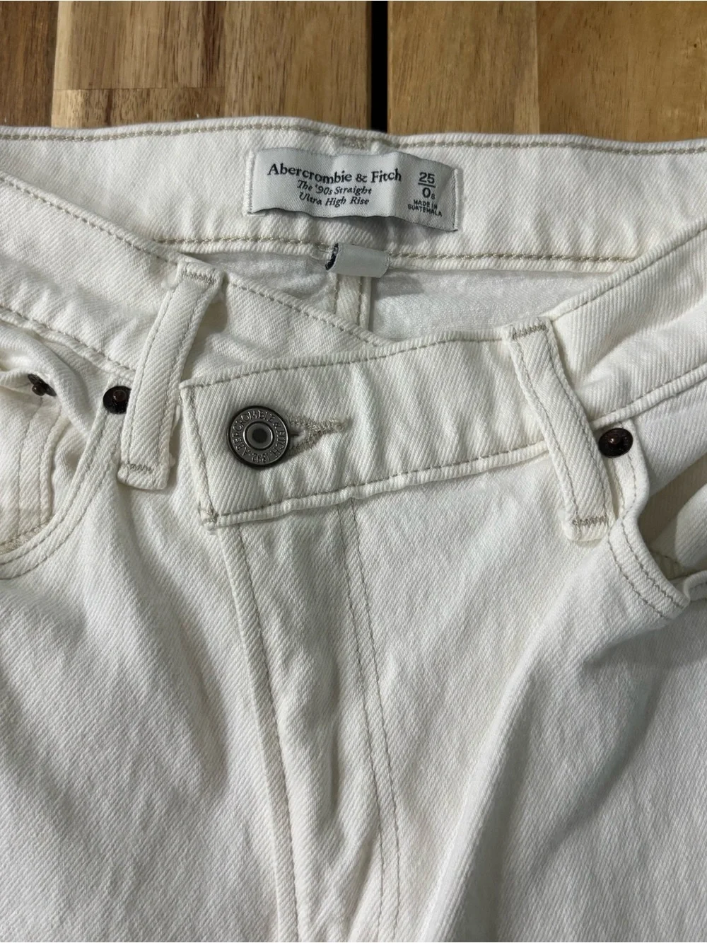 A&F The 90’s Straight Ultra HR‎